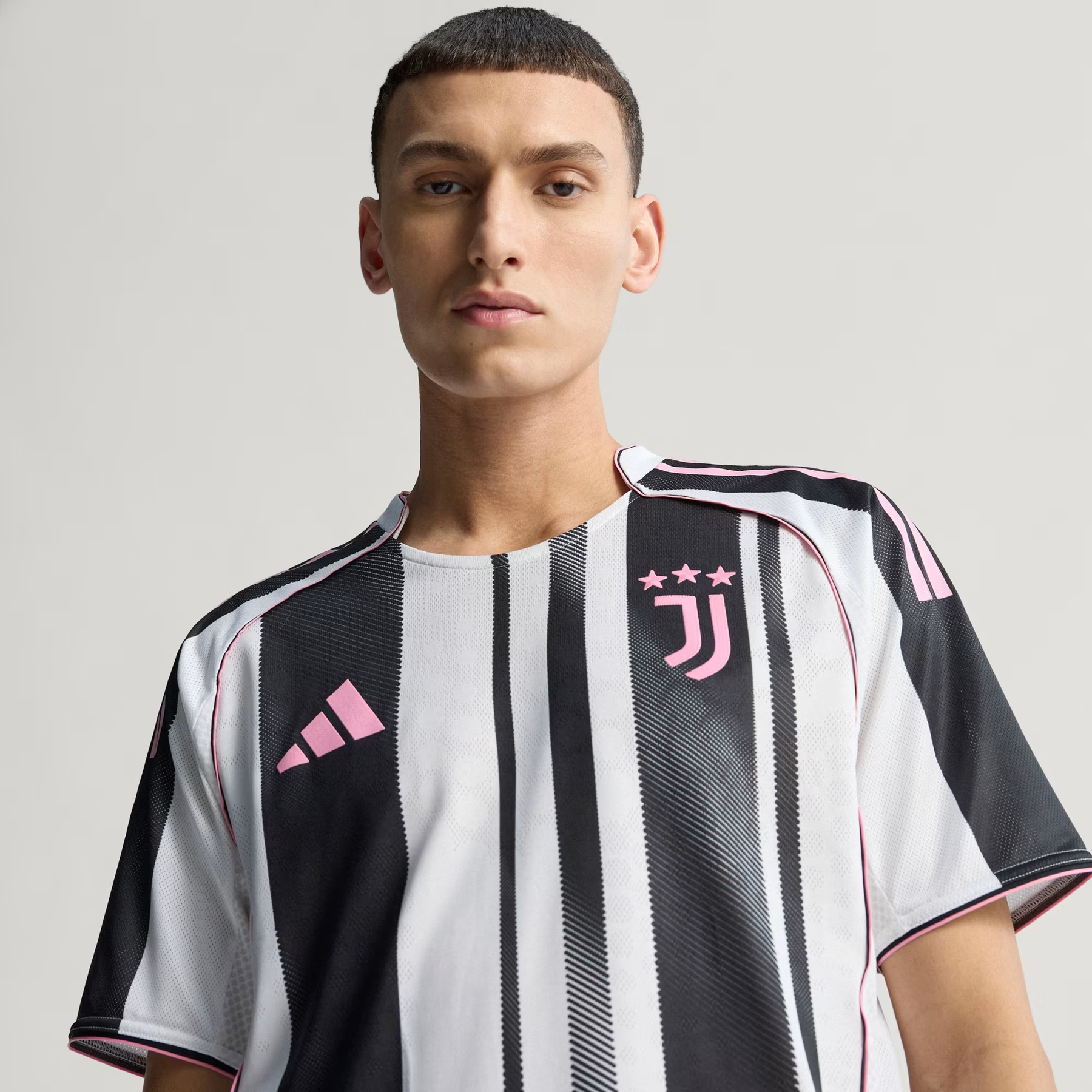 Camisa Juventus I - 2025/26 Preta e Branca