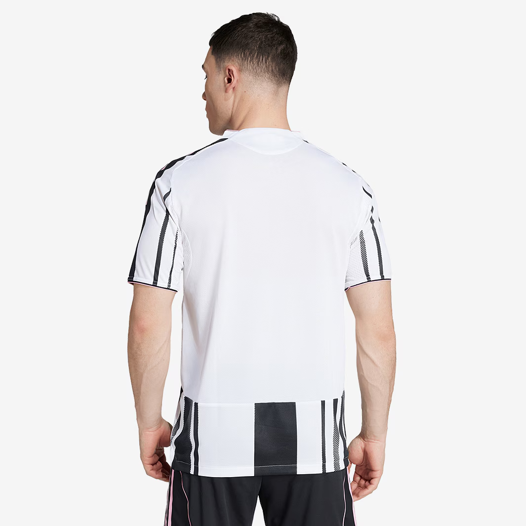 Camisa Versão Jogador Juventus I - 2025/26 Preta e Branca