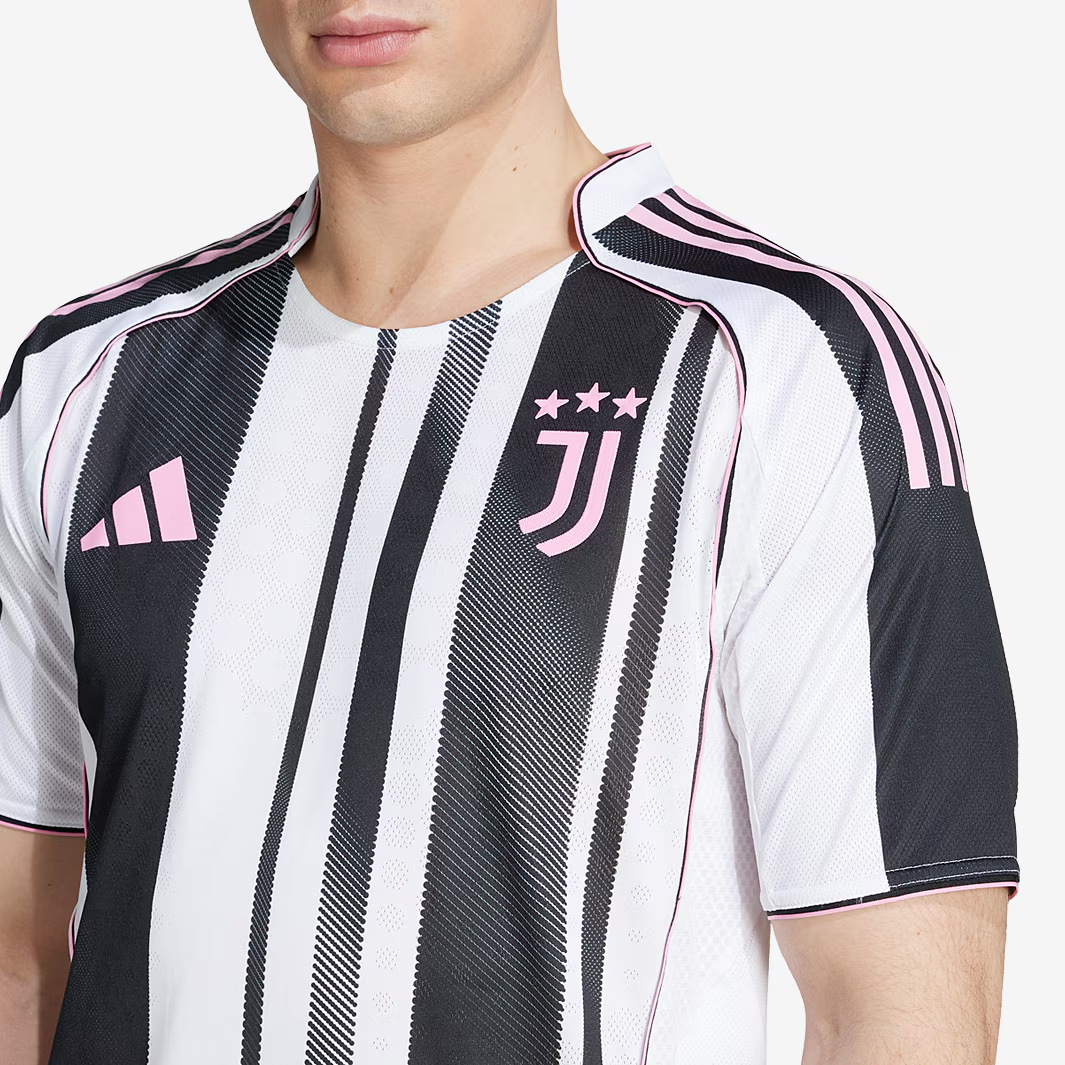 Camisa Versão Jogador Juventus I - 2025/26 Preta e Branca