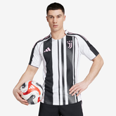 Camisa Versão Jogador Juventus I - 2025/26 Preta e Branca