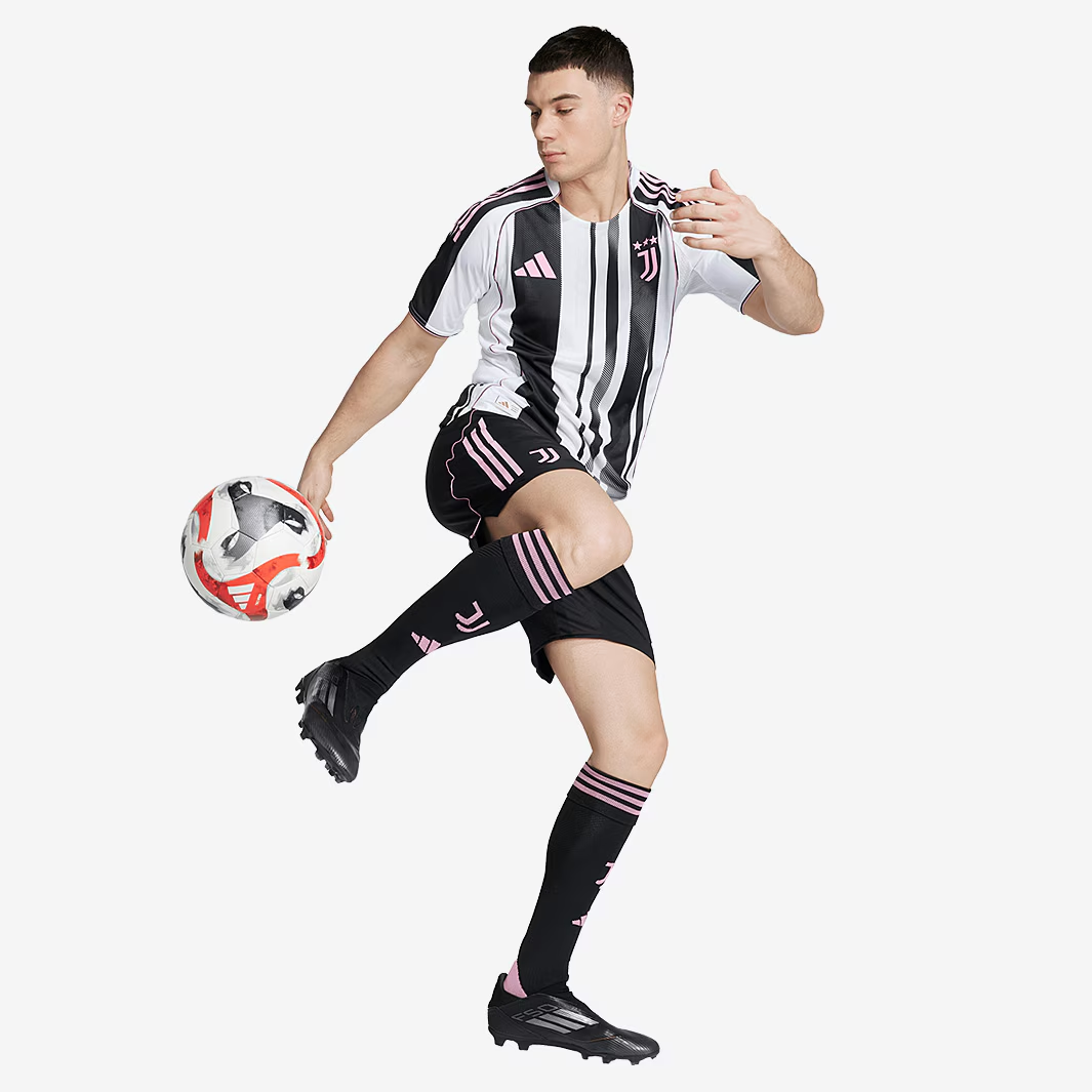 Camisa Versão Jogador Juventus I - 2025/26 Preta e Branca